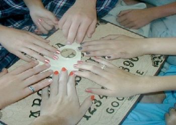 Estudantes invocam o capiroto e são encontrados desmaiados em corredor de escola