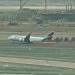 Avião da Latam pega fogo ao colidir com caminhão em aeroporto; veja o vídeo