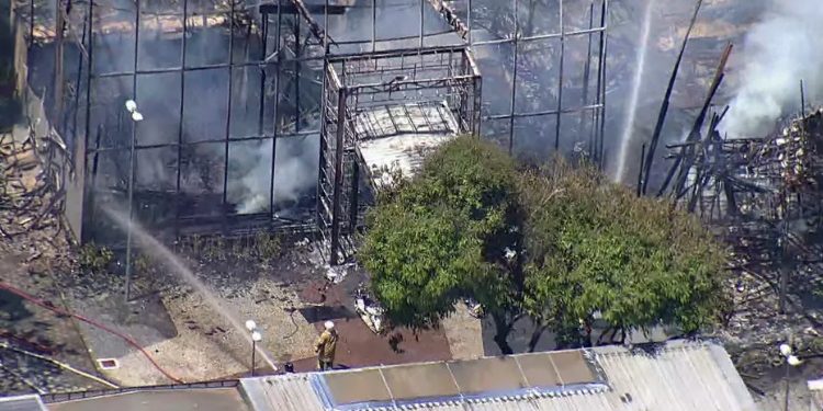 Vídeo: incêndio de grandes proporções atinge Projac na Rede Globo