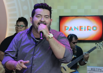 Cantor Guto Lima é chamado de ‘fuleragem’ e manda seguidor ‘tomar lá’: ‘Se dê respeito’