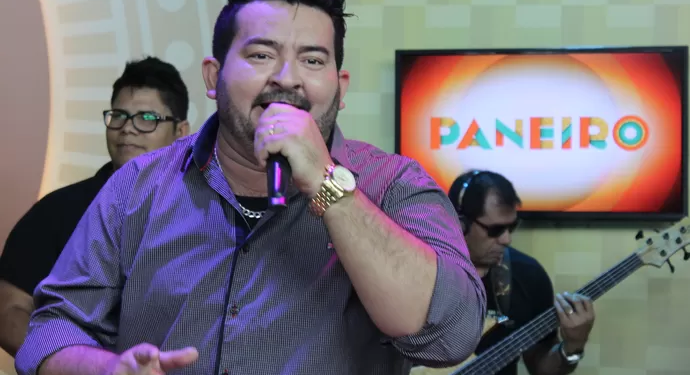 Cantor Guto Lima é chamado de ‘fuleragem’ e manda seguidor ‘tomar lá’: ‘Se dê respeito’