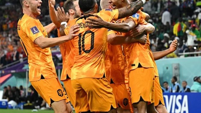Holanda e Senegal vencem e avançam às oitavas de final