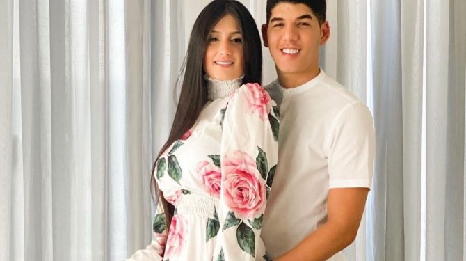 Após levar fora da esposa nas redes sociais, Zé Vaqueiro passa a noite em culto evangélico