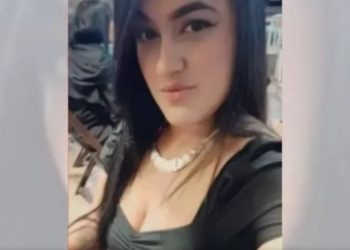 Mulher tenta empurrar carro sem gasolina e morre esmagada entre veículos