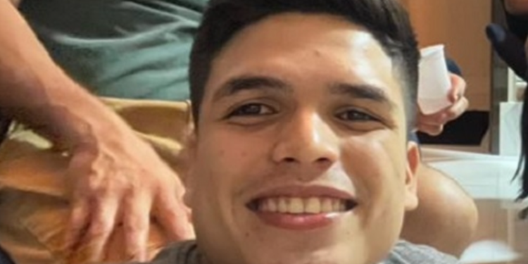 Jovem de 20 anos sai de casa, é visto pela Ponta Negra e desaparece
