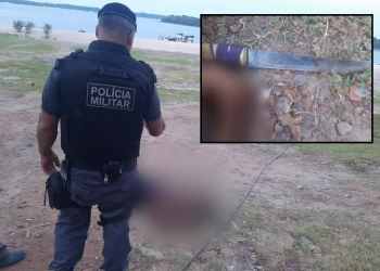 Homem é encontrado morto a facadas em praia e com a arma do crime ao lado do corpo no AM