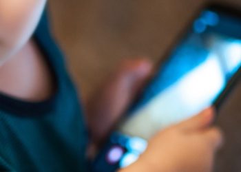 Criança grava o próprio estupro para provar à mãe que dizia a verdade