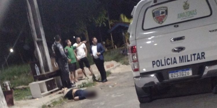 Na frente do filho de 2 anos e da esposa, homem é assassinado na Zona Leste de Manaus