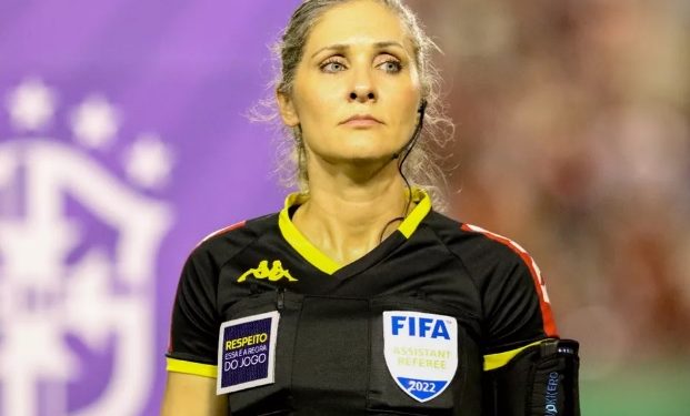 Pela primeira vez Fifa anuncia mulheres para arbitrar jogo da Copa; brasileira está entre elas