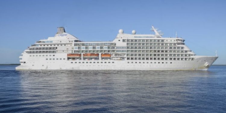 Primeiro navio da Temporada de Cruzeiros chega a Manaus com 1.200 turistas neste domingo