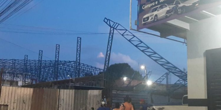 Em Manaus, funcionários de obra ficam feridos após estrutura desabar