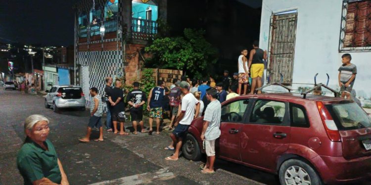 Homens chegam atirando, matam um e deixam dois feridos no Jorge Teixeira, em Manaus