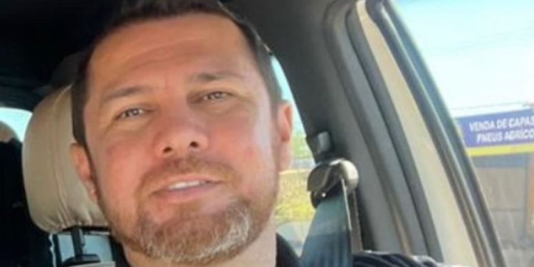 Deprimido e armado, policial se despede do filho, da esposa, da mãe e some misteriosamente