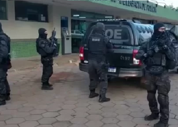 Homem vinga estupro e morte de esposa e mata suspeitos do crime queimados