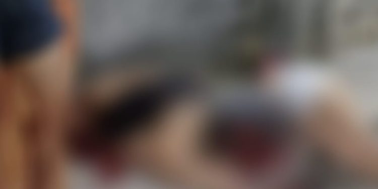 Cenas fortes: jovens são amarradas e executadas a tiros no meio da rua no Parque Dez