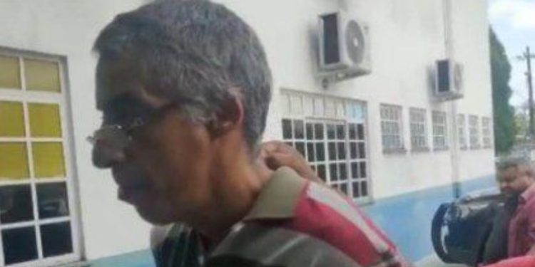 Professor de futebol suspeito de oferecer lanche para ficar com jogadores é preso novamente em Manaus