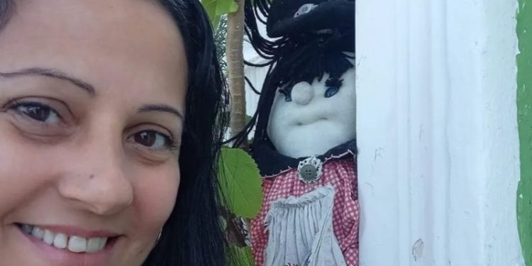 Professora é morta com 10 tiros perto da escola; ex-marido é o principal suspeito