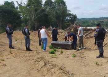 Homem morto tem a cabeça esmagada e unhas arrancadas em ramal na Zona Leste de Manaus