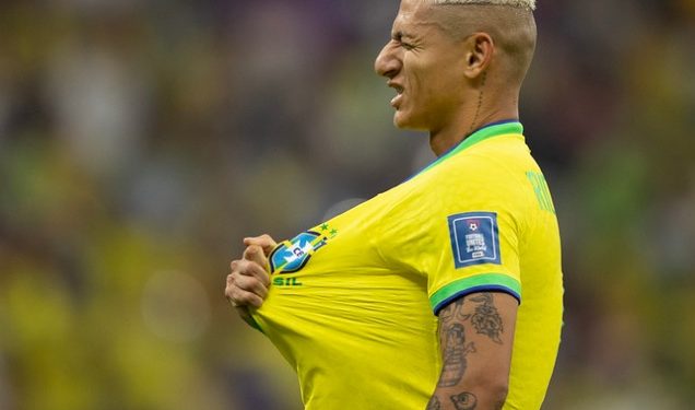 Richarlison brilha, marca duas vezes e Brasil engata a primeira vitória na Copa