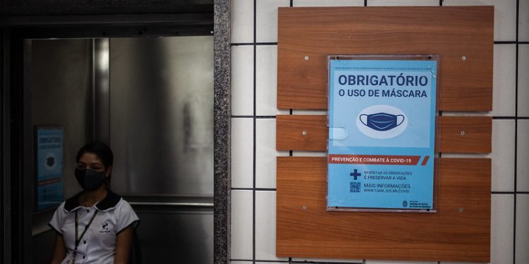 TJAM restabelece uso obrigatório de máscara após aumento dos casos de Covid
