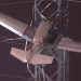 Viajantes ficam sete horas suspensos esperando resgate após avião bater em torre de energia
