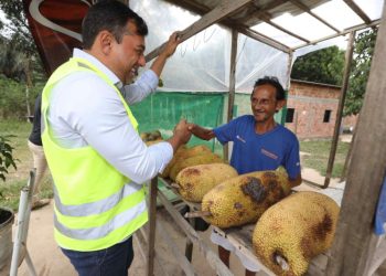 Wilson Lima acompanha pavimentação dos primeiros quilômetros do Anel Viário Leste