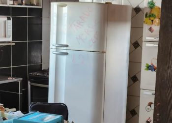 Idoso é encontrado morto e nu dentro de casa e criminosos deixam recado, ‘tarado morre cedo’