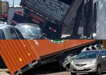 Carreta tomba sobre poste e residência em Manaus