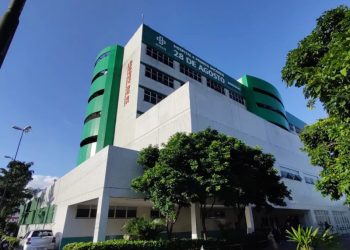 Jovem é baleado no rosto e nas costas por dois homens em Manaus