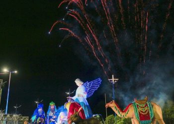 Prefeitura de Manaus entrega presépio em movimento de 18 metros de altura