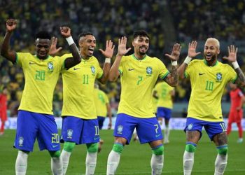 Comentarista irlandês reclama de dancinhas da seleção e recebe resposta afiada; confira