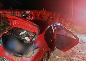 Dois corpos de homens são encontrados amarrados em porta-malas no Jorge Teixeira