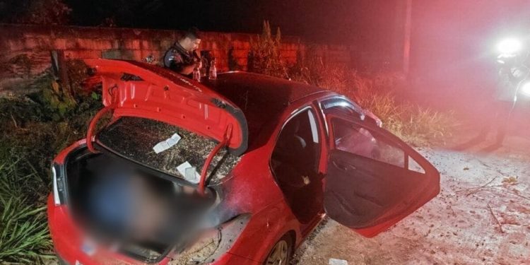 Dois corpos de homens são encontrados amarrados em porta-malas no Jorge Teixeira