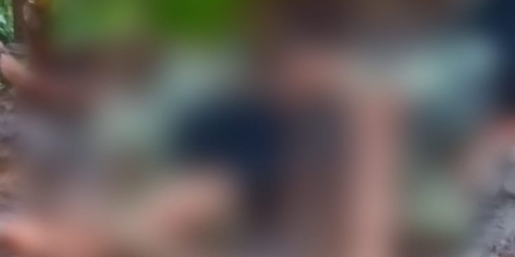 Homem tem o braço e as pernas quebradas após passar por ‘Tribunal do Crime’ por roubar; vídeo