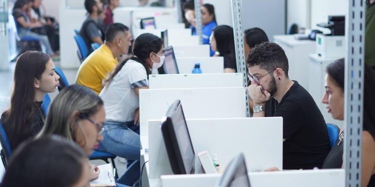 Sine Amazonas divulga 304 vagas de emprego em diversas áreas para esta segunda-feira