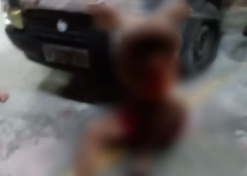 Vídeo: Bandido é pego roubando na Zona Leste de Manaus e moradores se juntam para dar ‘lição’