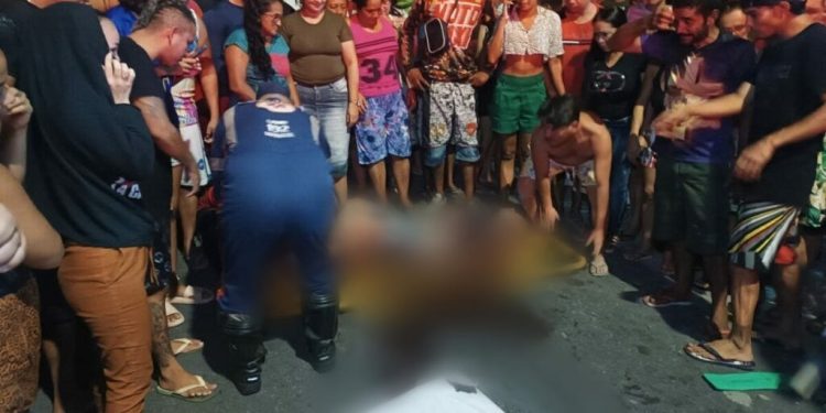 Vídeo: ‘Justiceiro’ acaba com tentativa de assalto na Zona Leste de Manaus e dupla é baleada