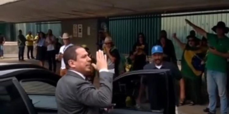 Marcelo Ramos é flagrado chamando apoiadores de Bolsonaro de ‘fedorentos’; veja vídeo