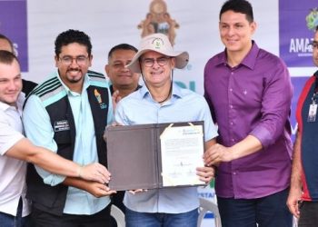 Prefeito de Manaus assina ordem de serviço para reforma do mercado Maximino Corrêa