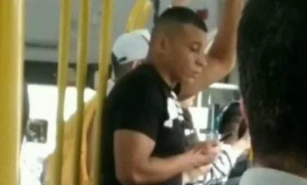 Mbappé no busão: sósia brasileiro viraliza após final da Copa