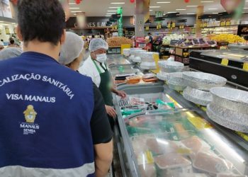 Operação apreende 90 quilos de carne estragada em supermercados de Manaus