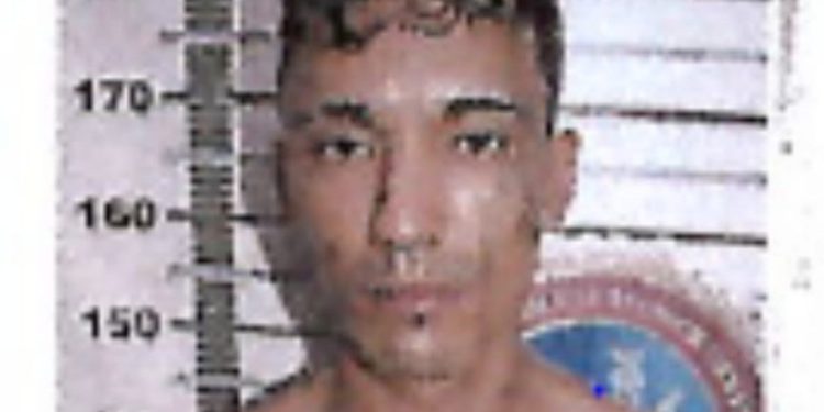 Suspeito de assaltar ônibus é procurado e polícia pede ajuda da população
