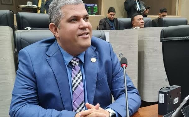 Vereador que usa Cotão para auto promoção quer ser presidente da CMM