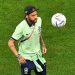Neymar dá sinais de melhora e participa de treino da Seleção no Catar