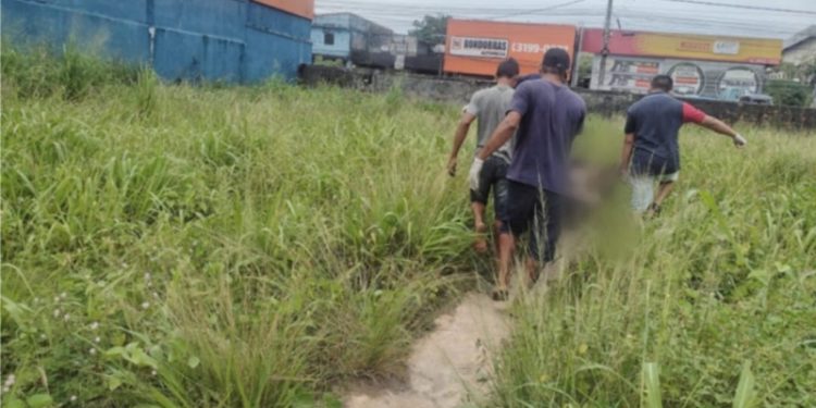 Com pés e mãos amarrados, corpo de homem é encontrado na zona Leste de Manaus