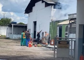 Sede da Amazonas Energia pega fogo e assusta moradores da localidade
