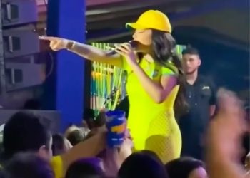 Homem joga gelo em Ludmilla e é expulso de festa: ‘vai jogar gelo na tua mãe’