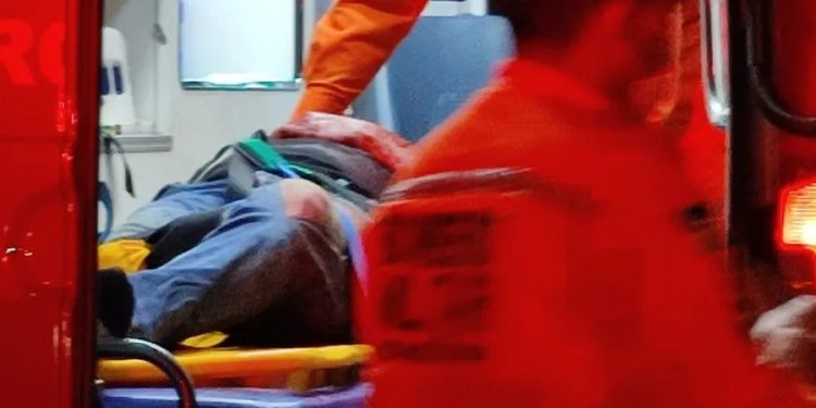 Comerciante leva tiro e golpes de terçado ao cobrar dívida de R$ 100