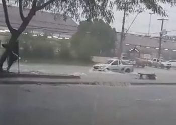 Forte temporal atinge Manaus na tarde desta terça-feira e moradores registram ruas completamente alagadas; veja vídeo