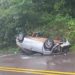Durante chuva homem capota carro diversas vezes em estrada no Amazonas